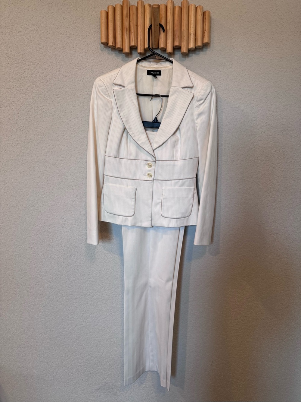 Bebe White Pinstripe Pant Suit Set NWOT Blazer Size 6 Pants Size 2 Career Chic - Picture 3 of 11